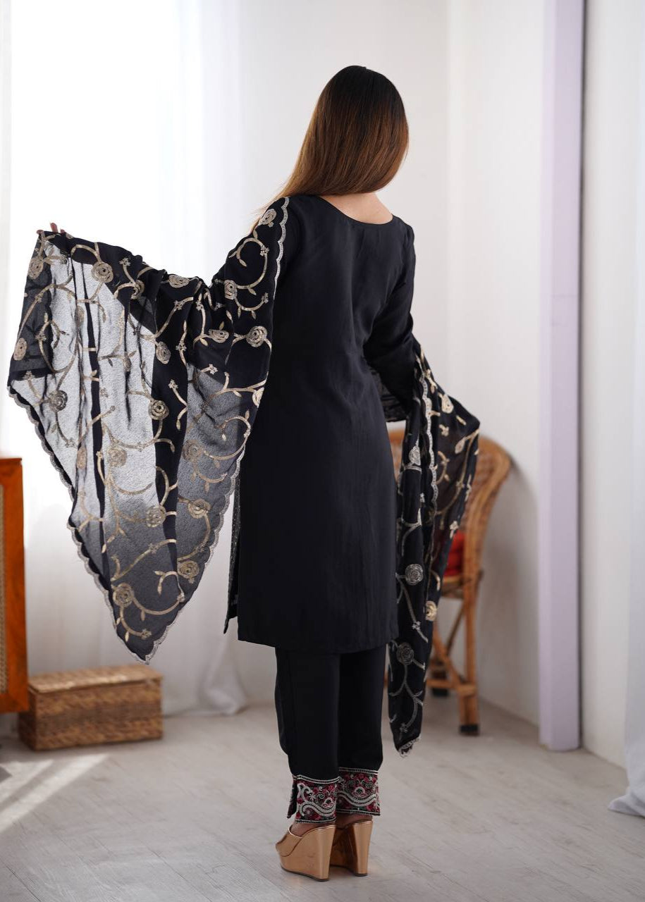 Elegant Thread & Sequins Kurta Ensemble