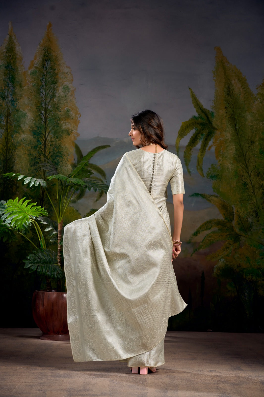 Kanjivaram Pastel Shaded Weaving Saree