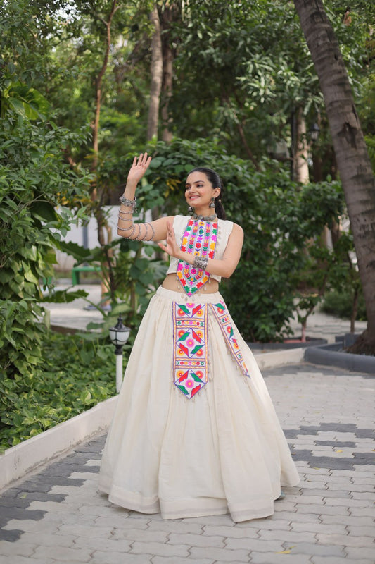 White Gamthi Elegant Navratri Lehenga