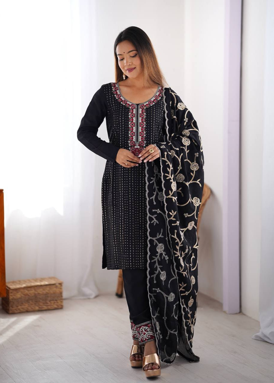 Elegant Thread & Sequins Kurta Ensemble
