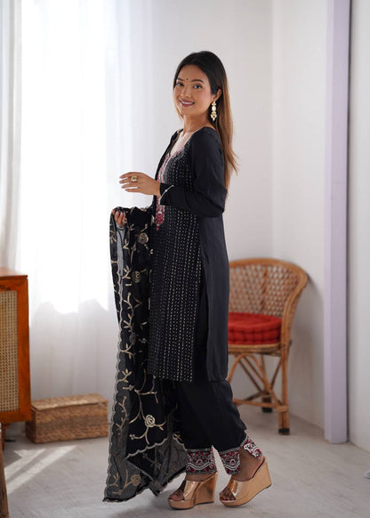 Elegant Thread & Sequins Kurta Ensemble