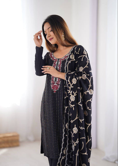 Elegant Thread & Sequins Kurta Ensemble